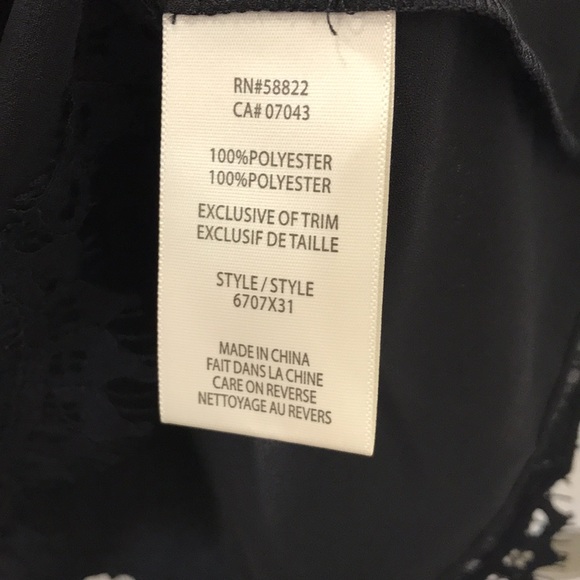 Max Studio lace v-neck tank. Size Small NWT - Picture 7 of 7